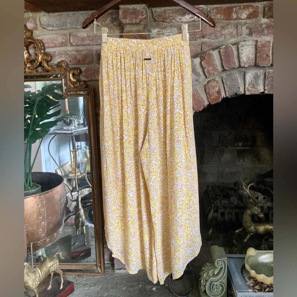 Billabong Capri Skies Yellow Floral Tie-Waist Split Tulip Leg Pants Boho Beach - Picture 13 of 16